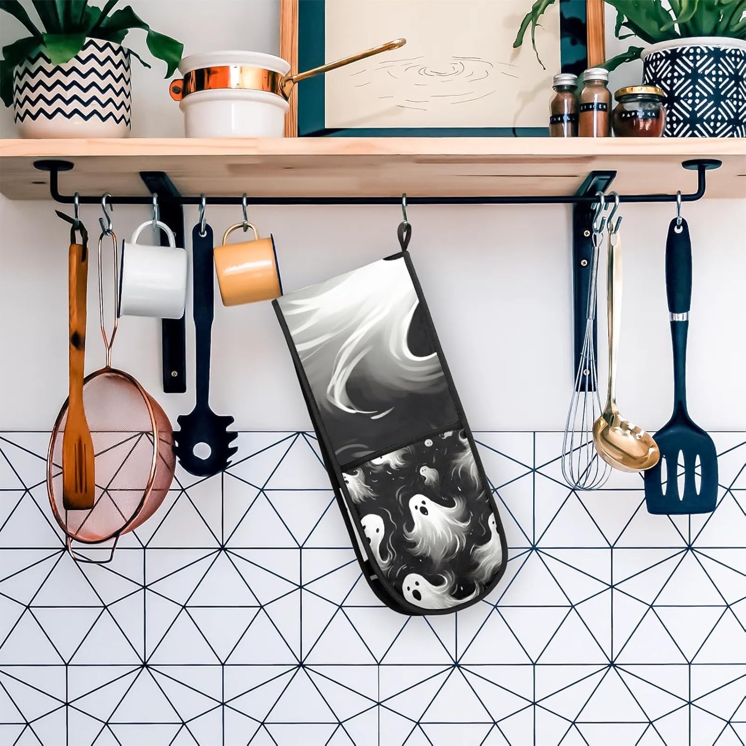 Ghosts Halloween Pattern Oven Mitt